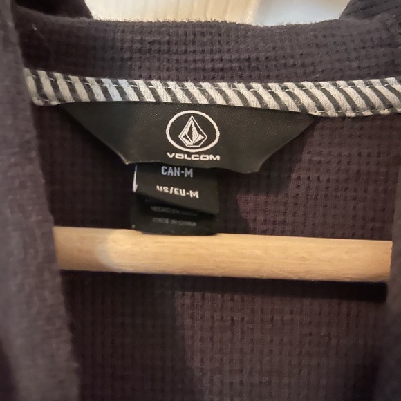 Men’s Volcom Hooded Waffle Long Sleeve - Picture 2 of 3